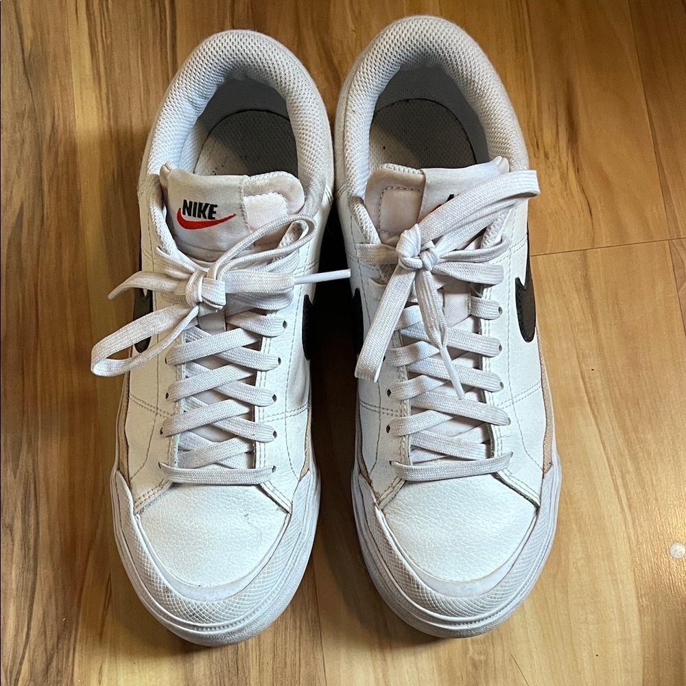 Nike White and Black Casual Sneakers